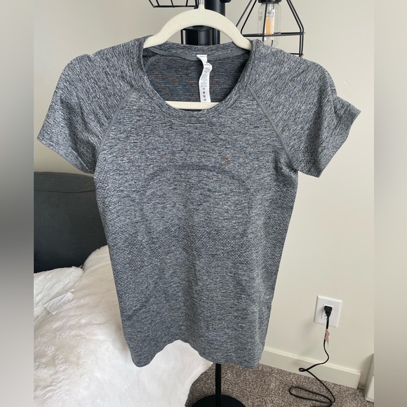 Lululemon Swiftly Tech Short Sleeve 2.0 *City - Picture 3 of 5